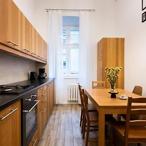 https://native-apartments-skawinska-5.krakowhotelspoland.com